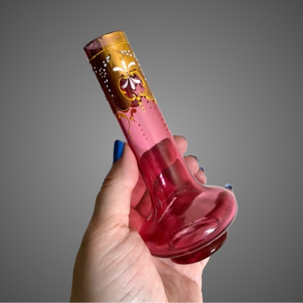 Beautiful vintage antique cranberry art glass bud vase w/ enameling
